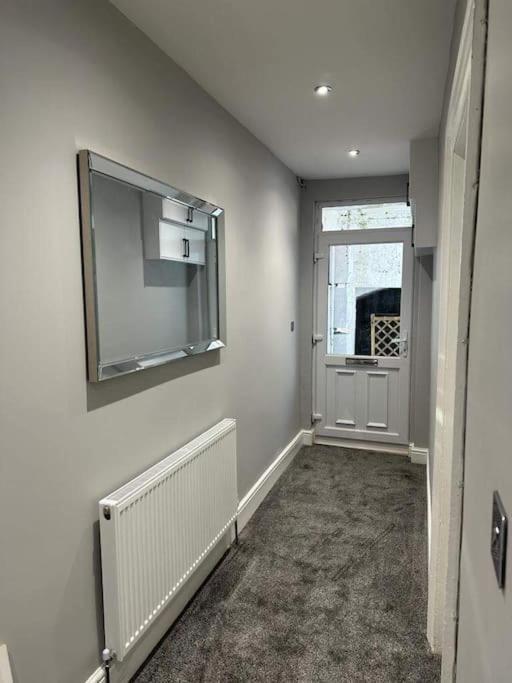 Large 1 Bedroom Flat With Private Parking プリマス エクステリア 写真