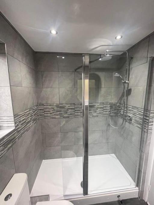 Large 1 Bedroom Flat With Private Parking プリマス エクステリア 写真