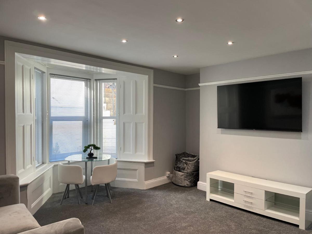Large 1 Bedroom Flat With Private Parking プリマス エクステリア 写真