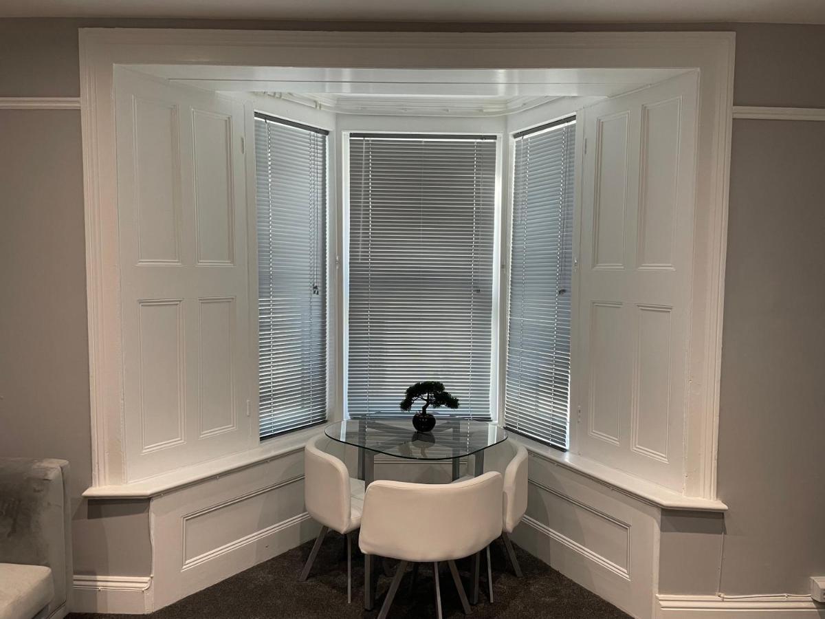 Large 1 Bedroom Flat With Private Parking プリマス エクステリア 写真
