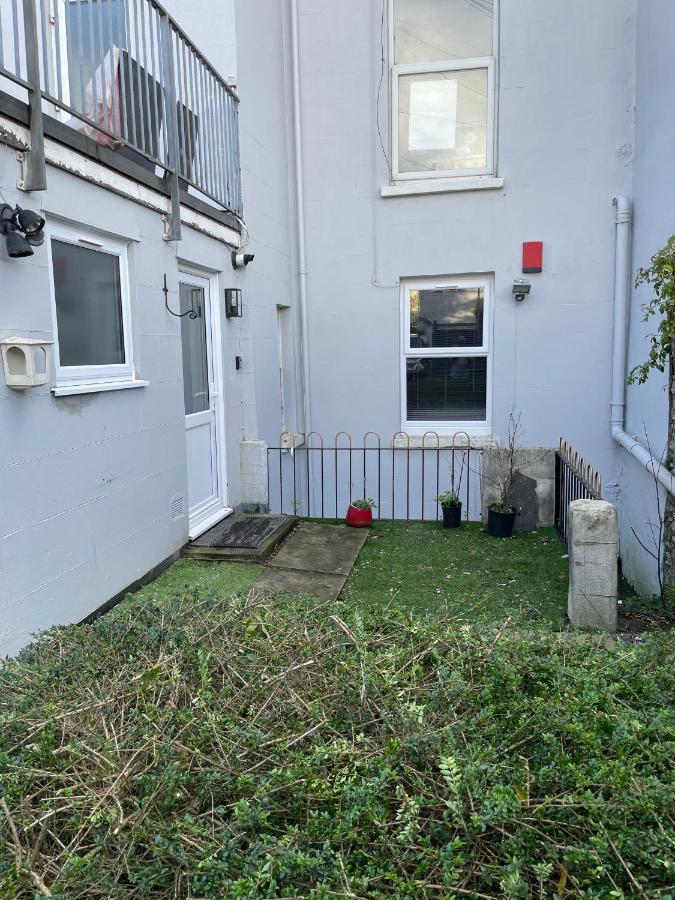 Large 1 Bedroom Flat With Private Parking プリマス エクステリア 写真